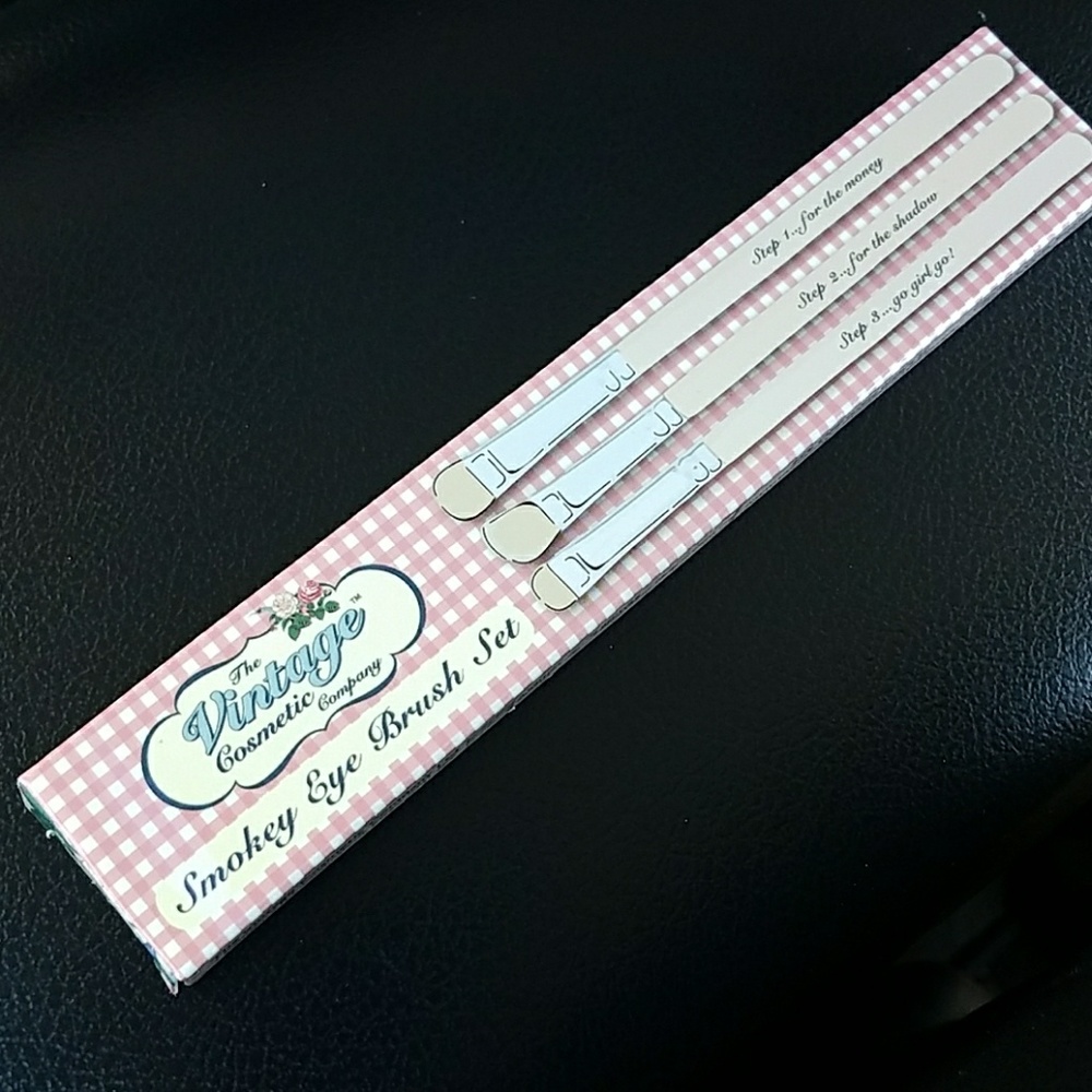 The Vintage Cosmetic Company Brushes